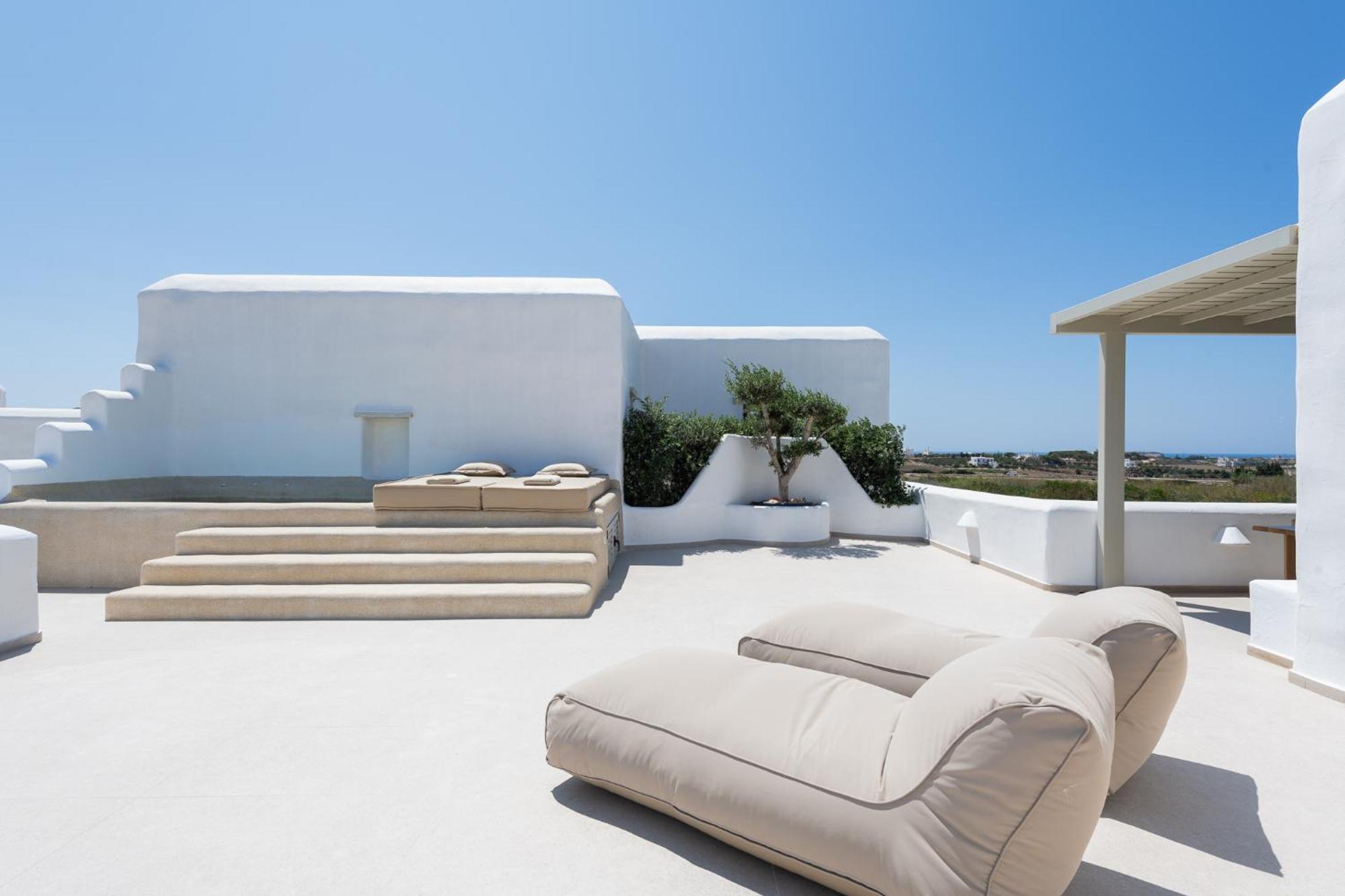 Sersi & * Parikia (Paros)