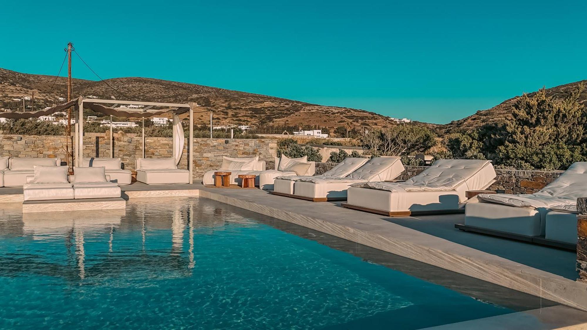 Sersi & * Parikia (Paros)